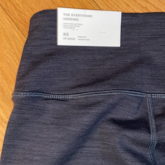 NWT AEO/Aerie oversized tee/legging combo, both size XS, tee could fit up to med - Picture 8 of 12